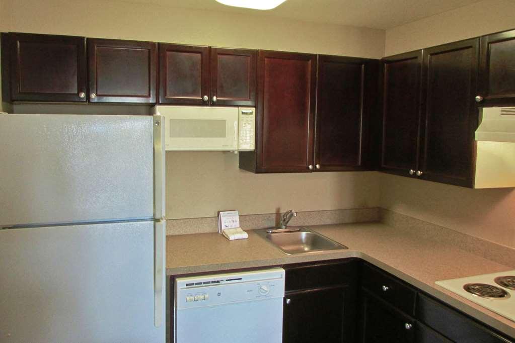 Extended Stay America Suites - Tampa - Airport - N Westshore Blvd Номер фото