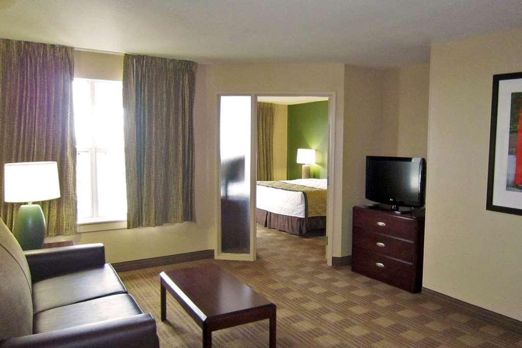 Extended Stay America Suites - Tampa - Airport - N Westshore Blvd Номер фото