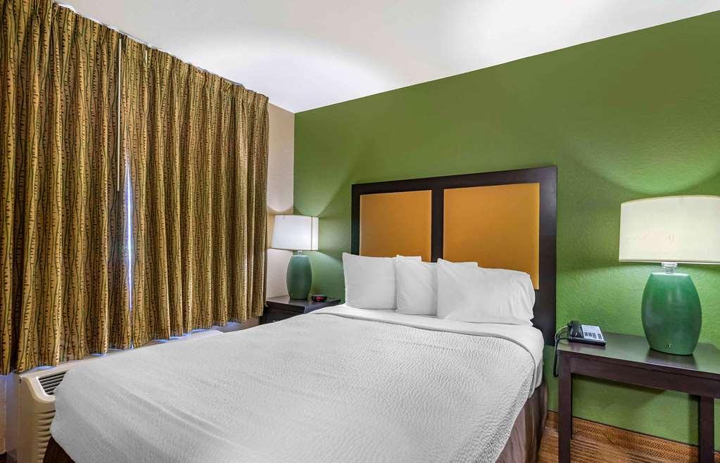 Extended Stay America Suites - Tampa - Airport - N Westshore Blvd Номер фото