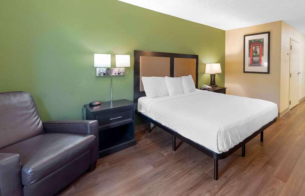Extended Stay America Suites - Tampa - Airport - N Westshore Blvd Номер фото