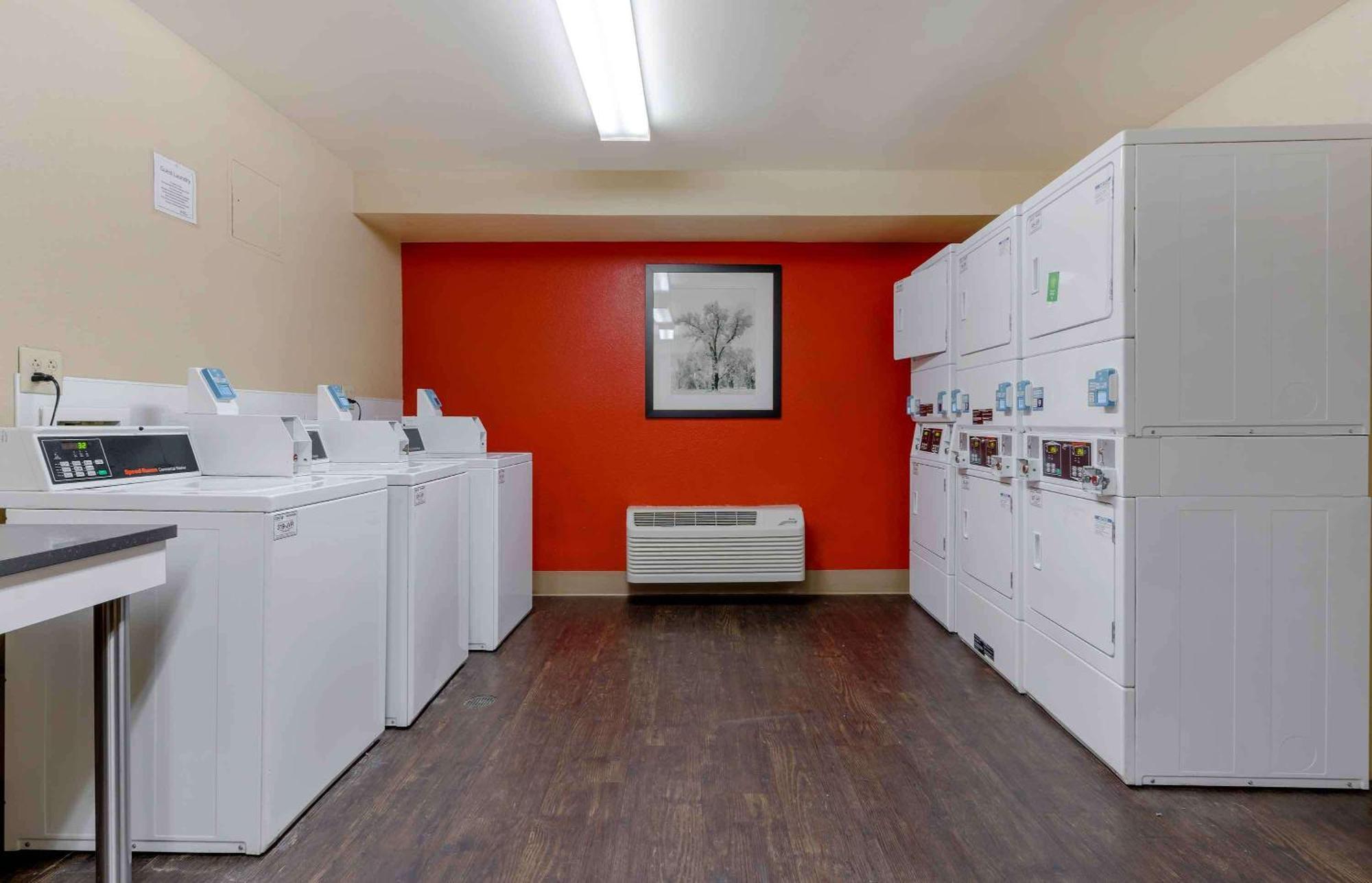 Extended Stay America Suites - Tampa - Airport - N Westshore Blvd Екстер'єр фото