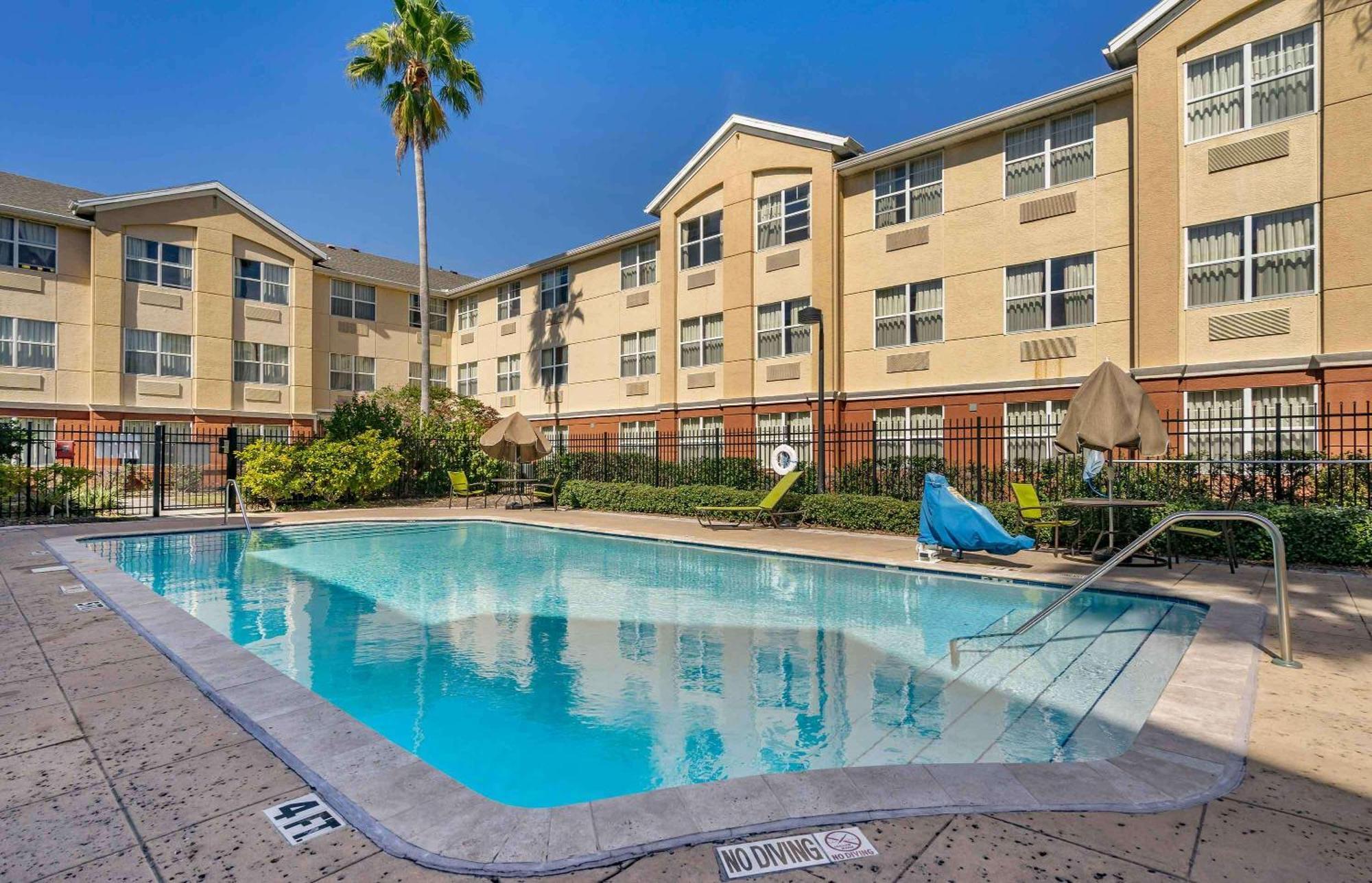 Extended Stay America Suites - Tampa - Airport - N Westshore Blvd Екстер'єр фото