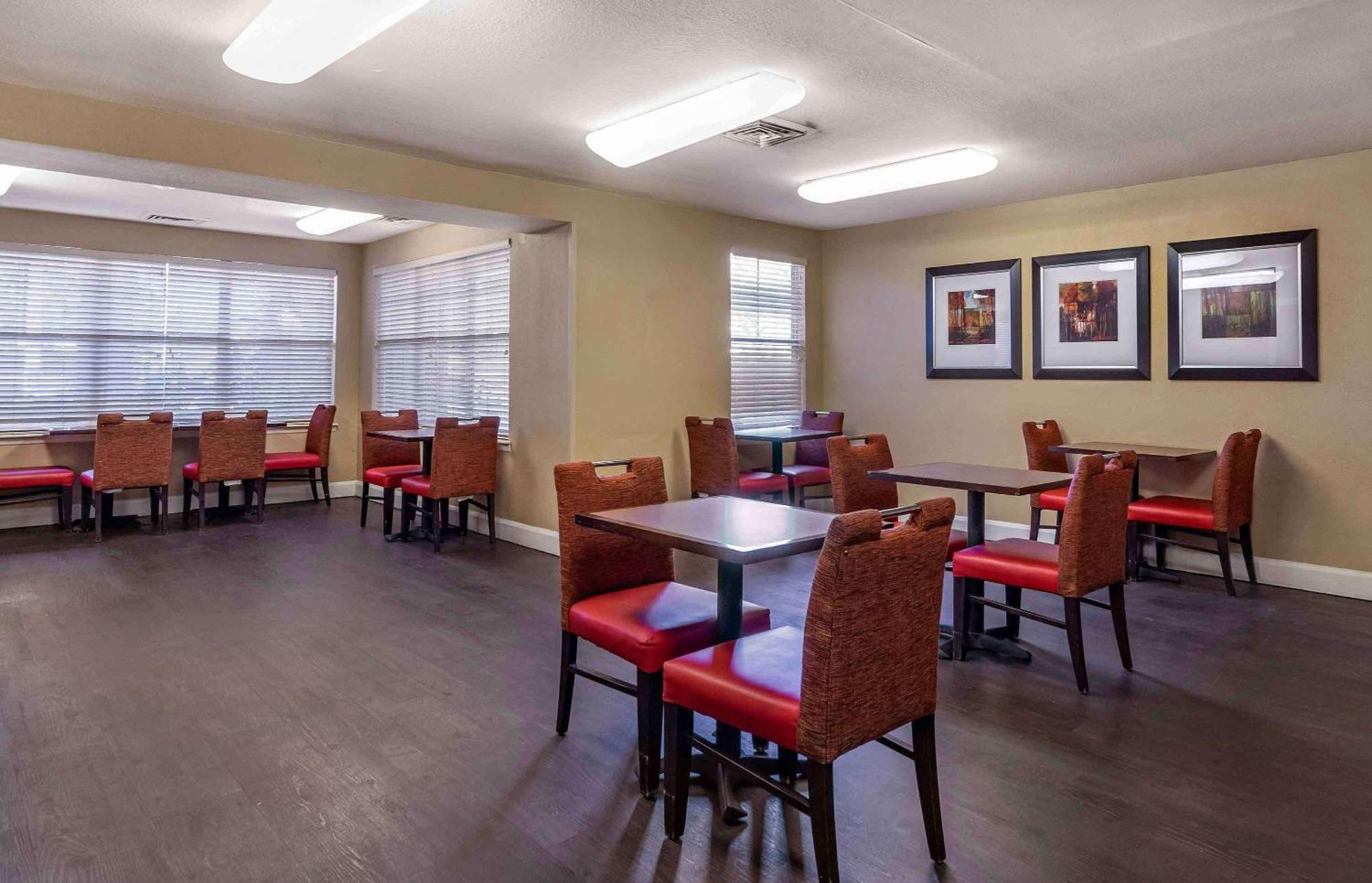 Extended Stay America Suites - Tampa - Airport - N Westshore Blvd Екстер'єр фото