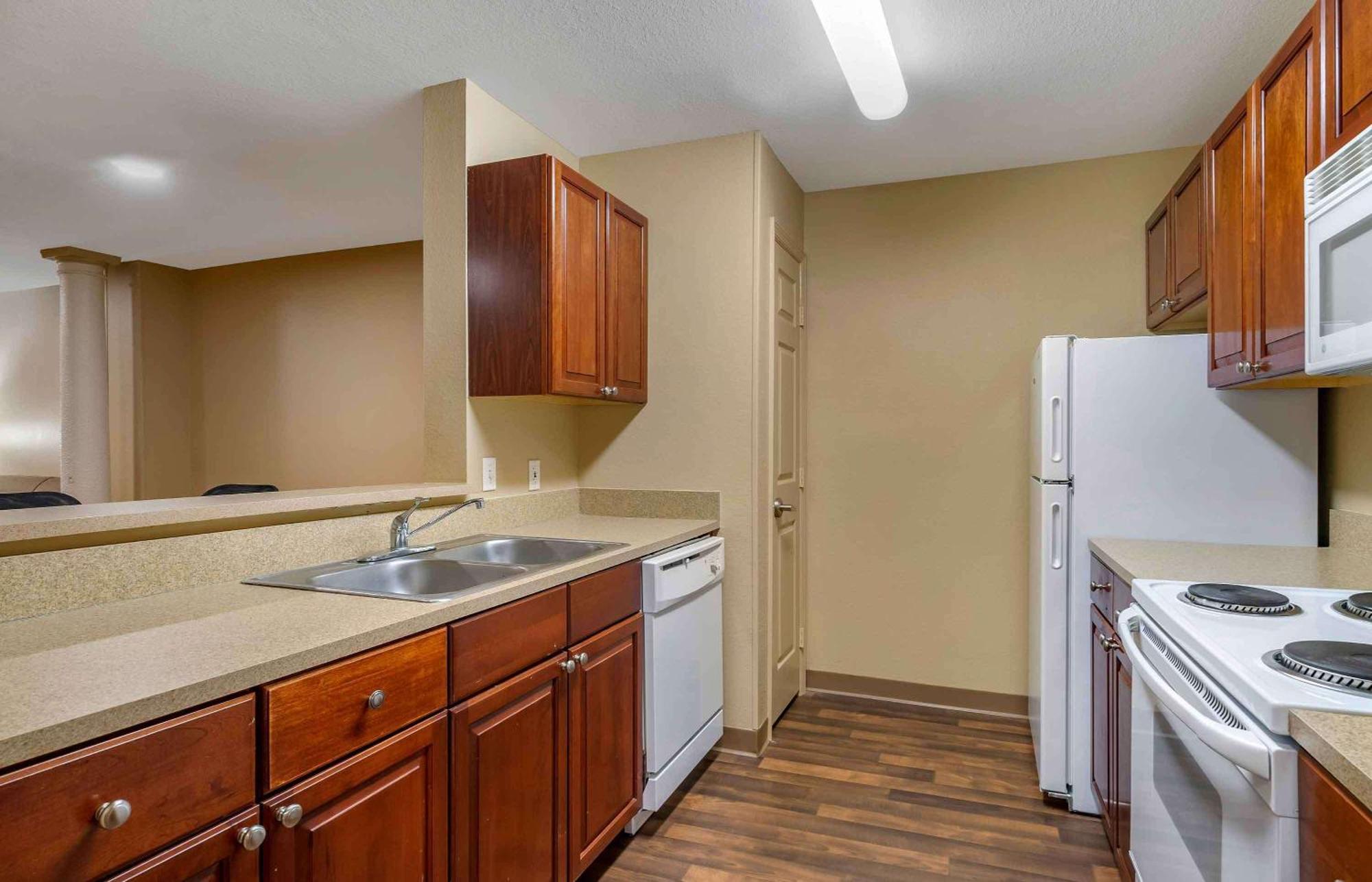 Extended Stay America Suites - Tampa - Airport - N Westshore Blvd Екстер'єр фото