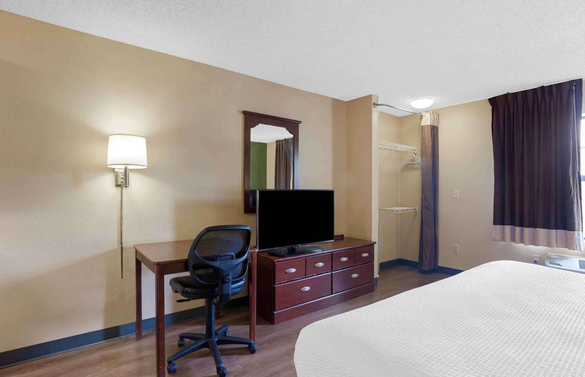 Extended Stay America Suites - Tampa - Airport - N Westshore Blvd Екстер'єр фото