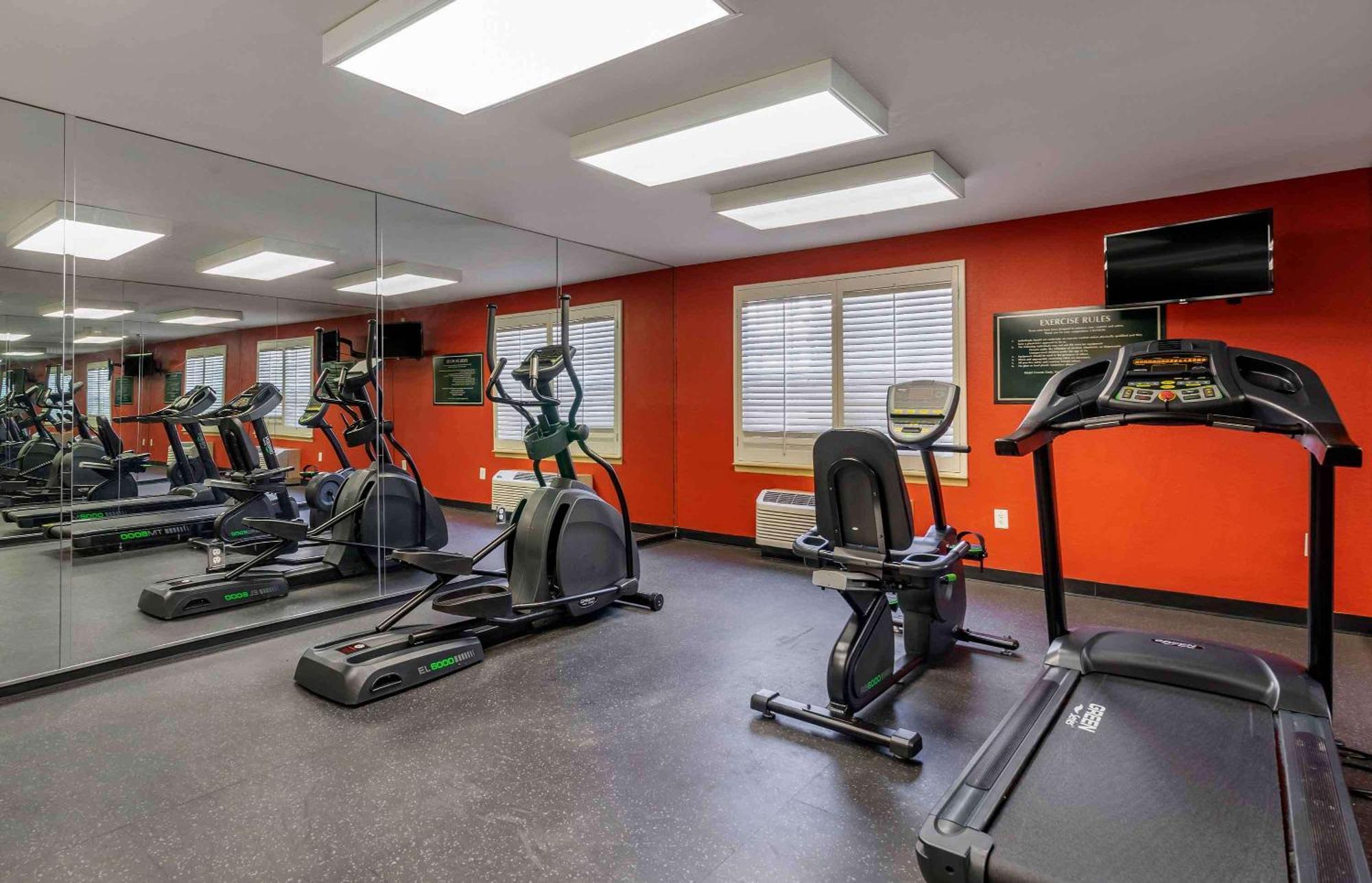 Extended Stay America Suites - Tampa - Airport - N Westshore Blvd Екстер'єр фото