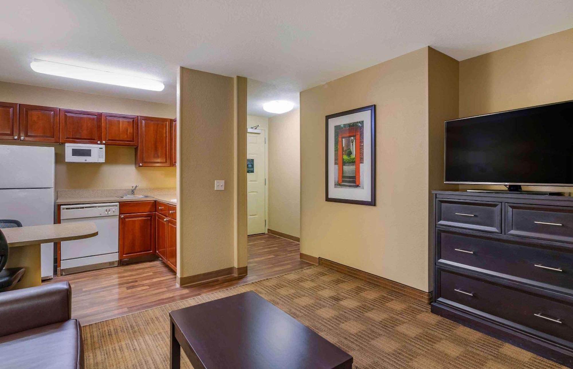 Extended Stay America Suites - Tampa - Airport - N Westshore Blvd Екстер'єр фото