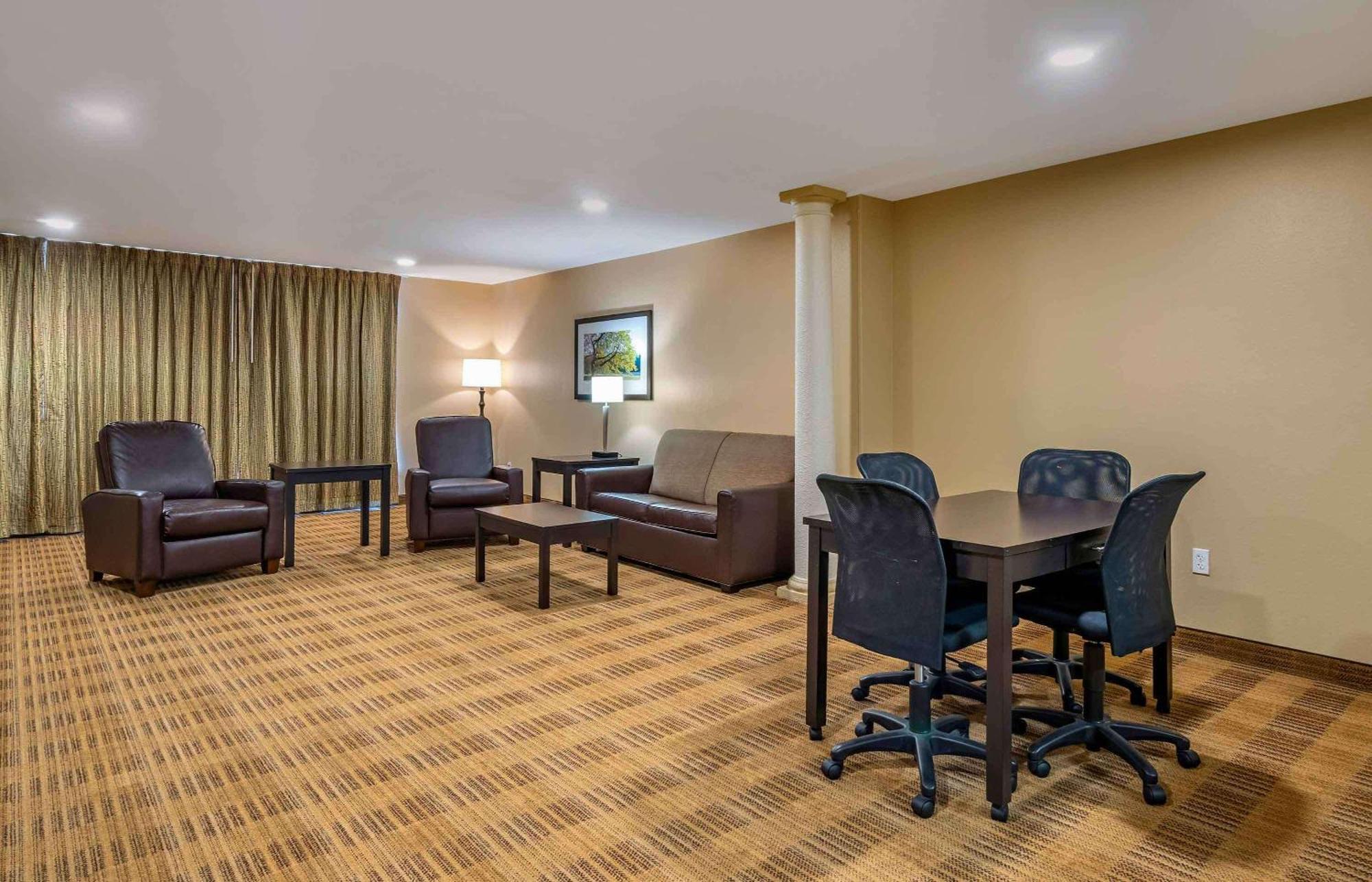 Extended Stay America Suites - Tampa - Airport - N Westshore Blvd Екстер'єр фото