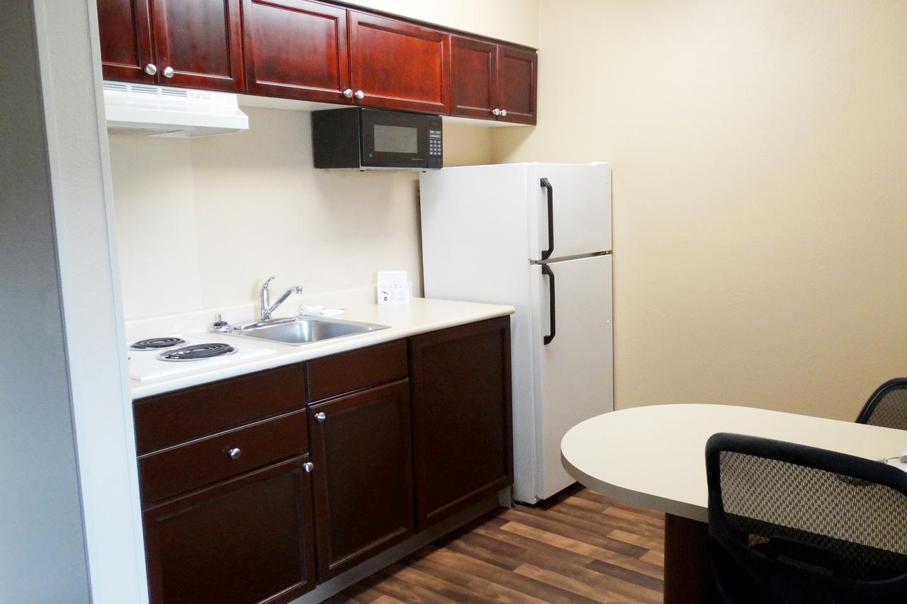 Extended Stay America Suites - Tampa - Airport - N Westshore Blvd Екстер'єр фото