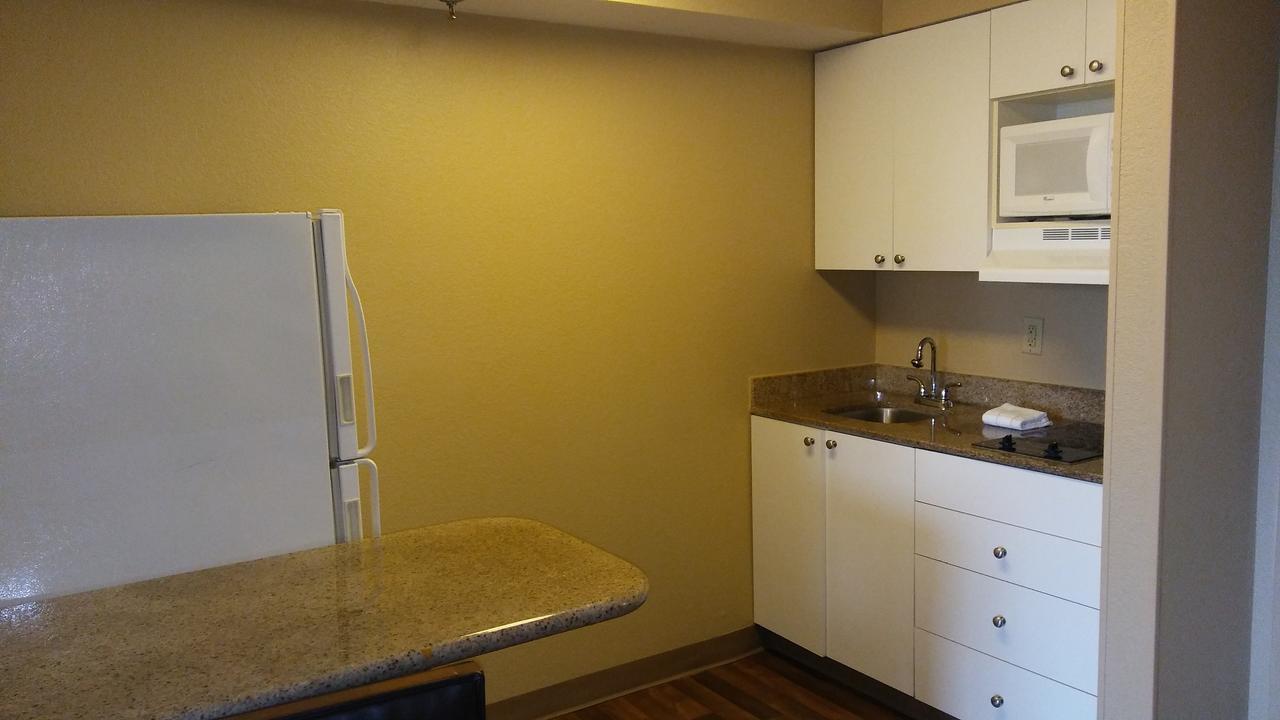 Extended Stay America Suites - Tampa - Airport - N Westshore Blvd Екстер'єр фото